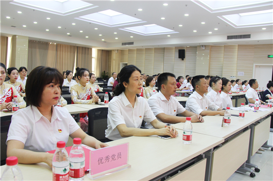市中心血站舉行慶祝中國共產(chǎn)黨成立100周年表彰大會(huì)暨“紅色經(jīng)典誦讀”競賽活動(dòng)