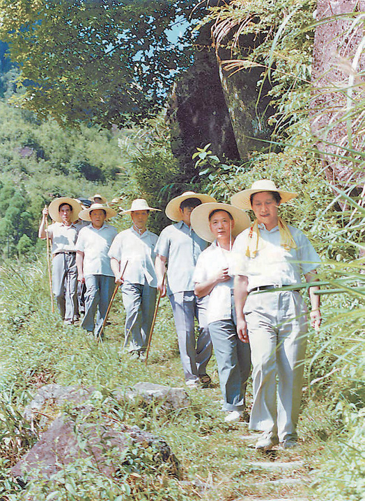1989年7月19日，時(shí)任寧德地委書(shū)記習(xí)近平一行前往壽寧縣下黨鄉(xiāng)調(diào)研。