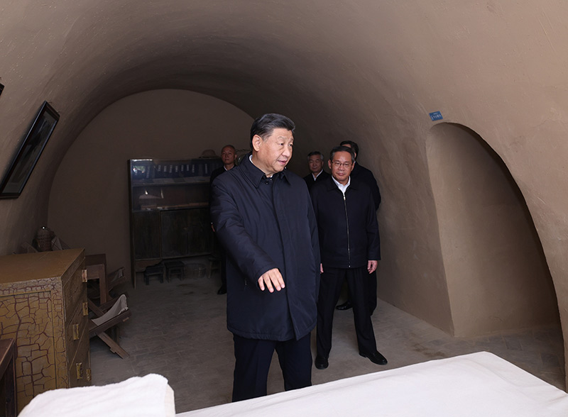 2022年10月27日，習近平總書記在楊家?guī)X參觀毛澤東舊居。