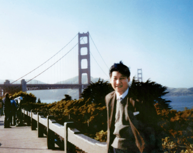 1985年，習近平訪問美國時留影。
